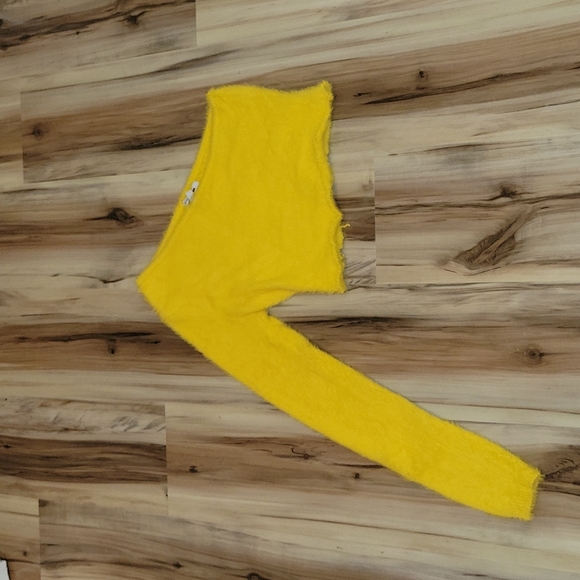 Fashion Nova Fuzzy Yellow Crop Top - Picture 1 of 5